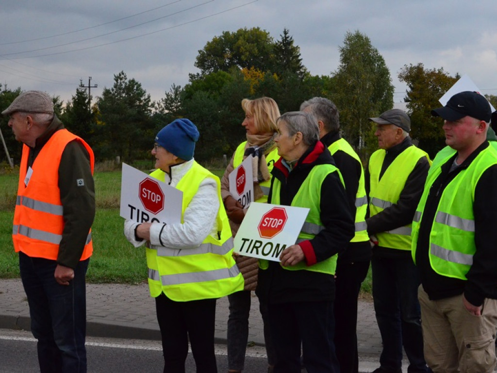 Drugi dzień blokad. TIR-y stoją w korkach