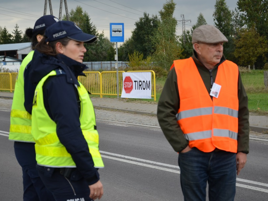 Drugi dzień blokad. TIR-y stoją w korkach