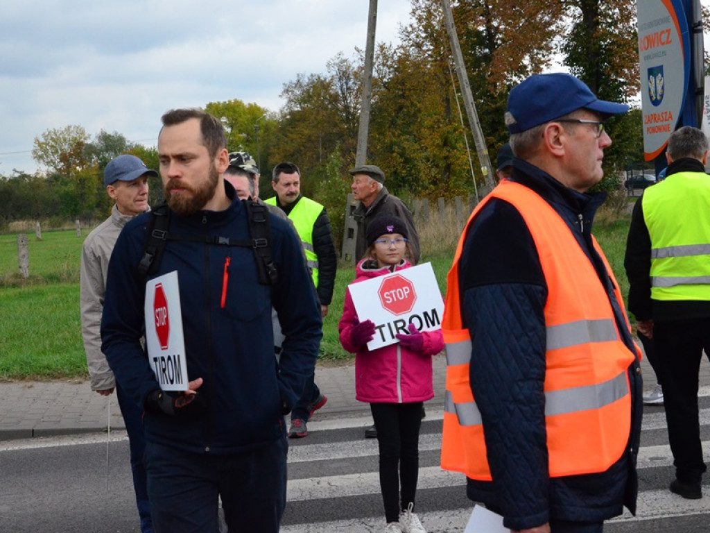 Drugi dzień blokad. TIR-y stoją w korkach