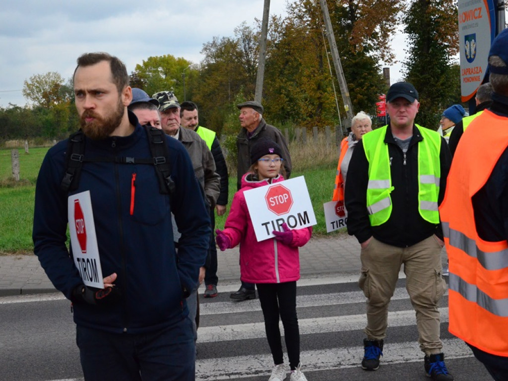 Drugi dzień blokad. TIR-y stoją w korkach
