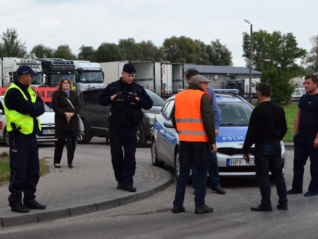 Drugi dzień blokad. TIR-y stoją w korkach