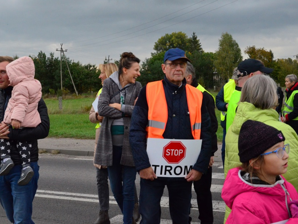 Drugi dzień blokad. TIR-y stoją w korkach