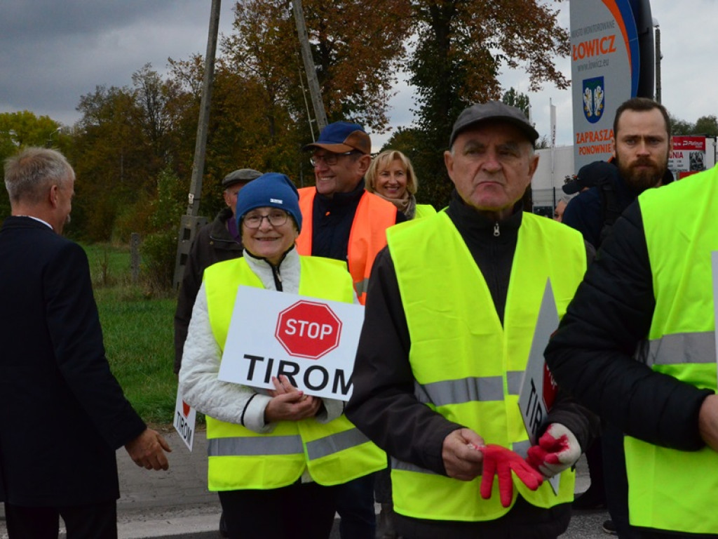 Drugi dzień blokad. TIR-y stoją w korkach
