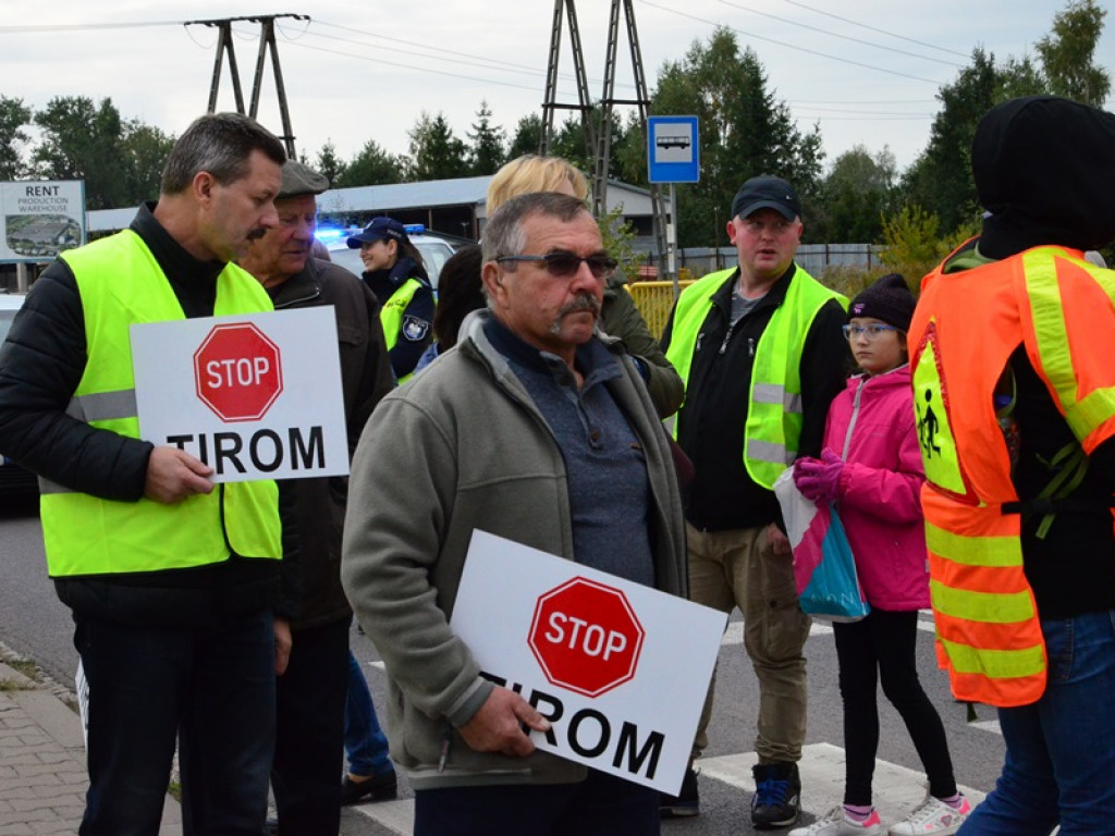 Drugi dzień blokad. TIR-y stoją w korkach