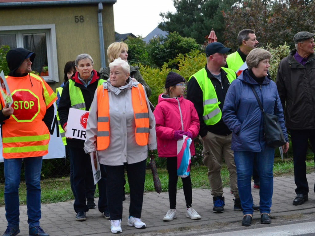 Drugi dzień blokad. TIR-y stoją w korkach
