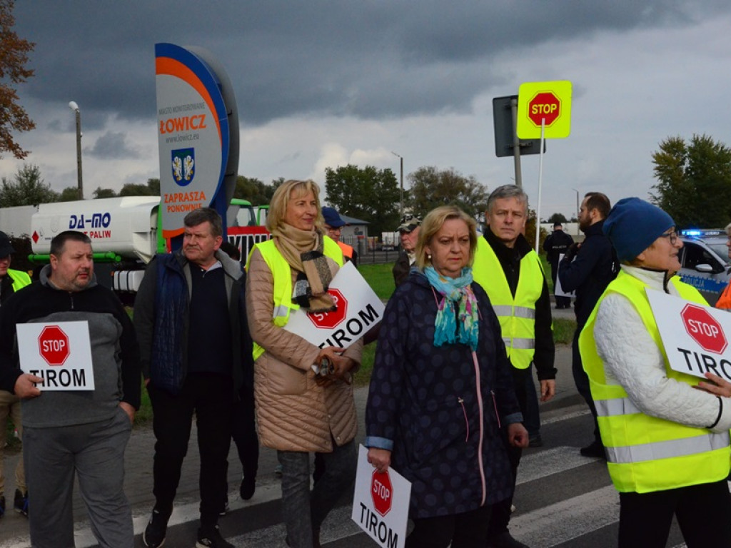 Drugi dzień blokad. TIR-y stoją w korkach