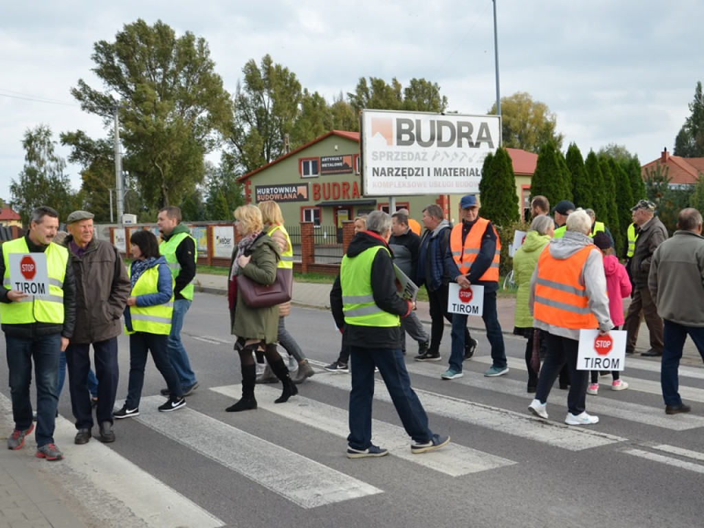 Drugi dzień blokad. TIR-y stoją w korkach