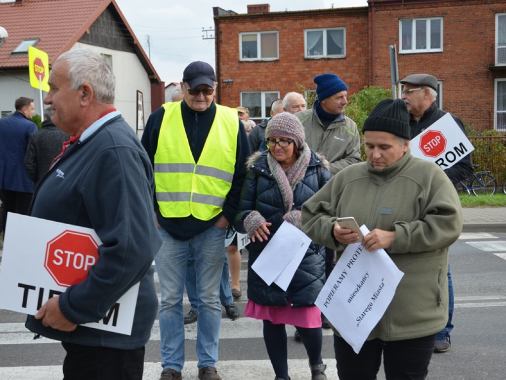Drugi dzień blokad. TIR-y stoją w korkach