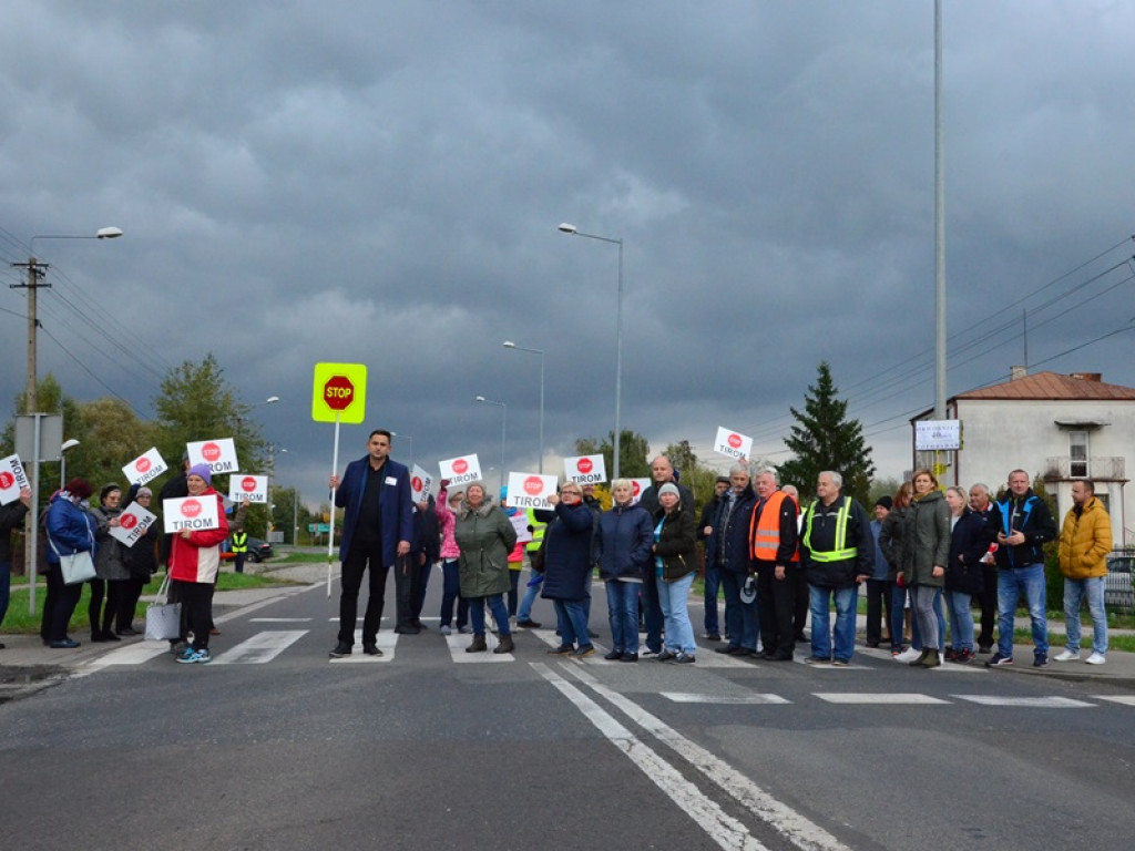 Drugi dzień blokad. TIR-y stoją w korkach
