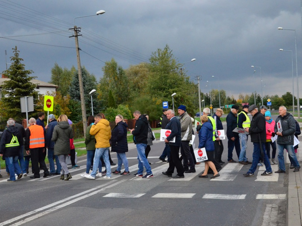 Drugi dzień blokad. TIR-y stoją w korkach