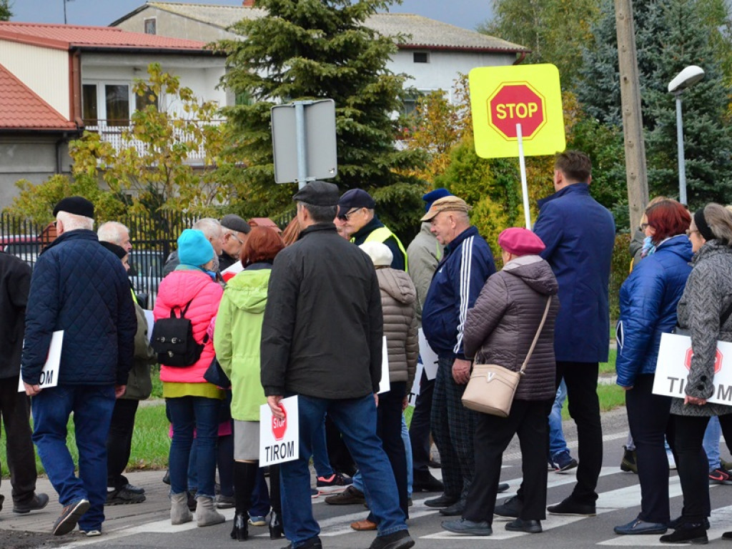 Drugi dzień blokad. TIR-y stoją w korkach