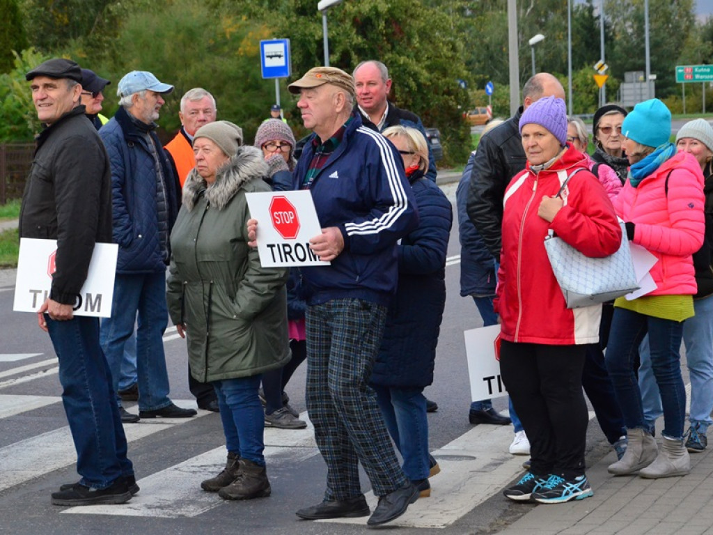 Drugi dzień blokad. TIR-y stoją w korkach