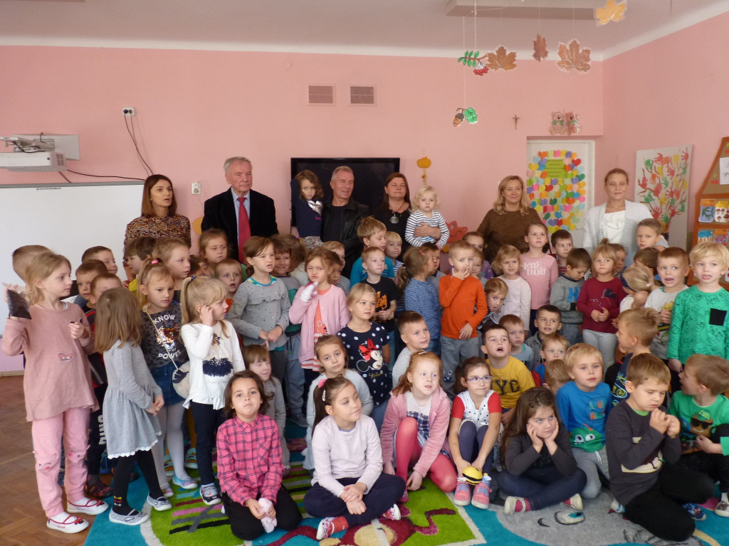 Podarunki od Lecha Kowalskiego dla przedszkolaków