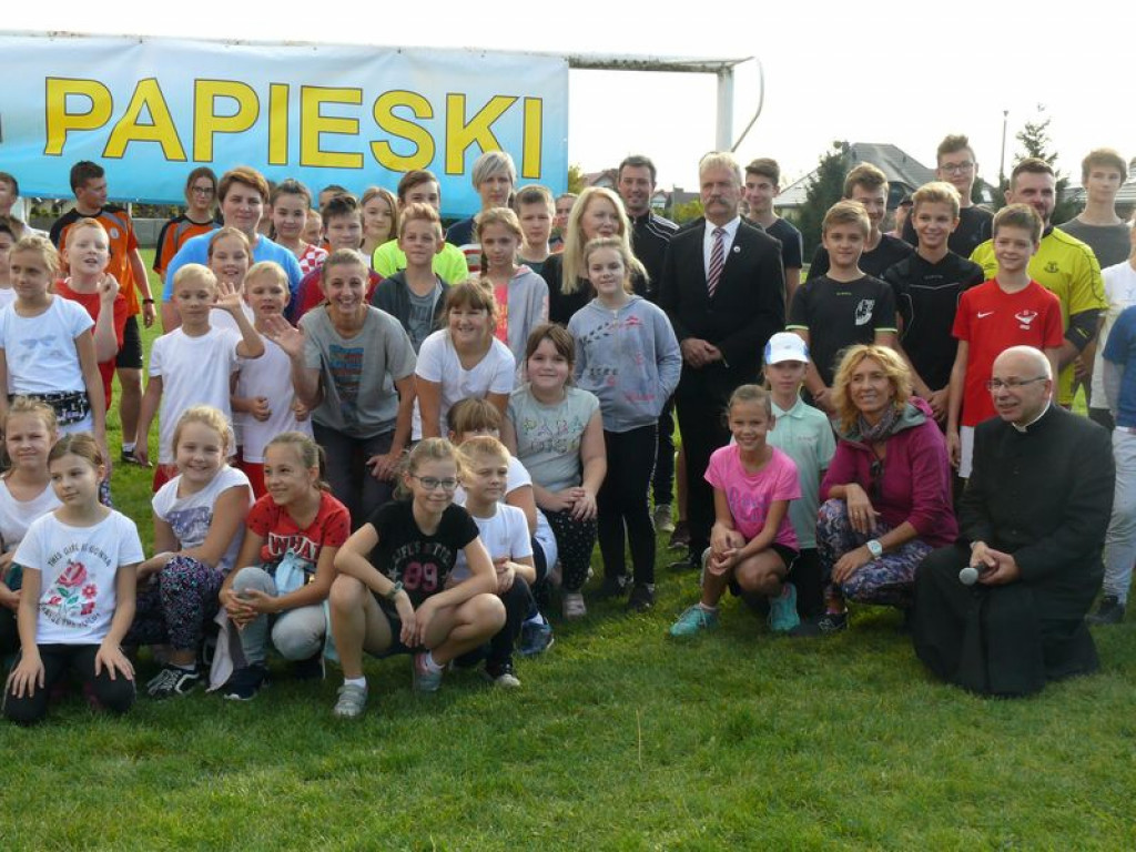 Duże zainteresowanie biegiem papieskim