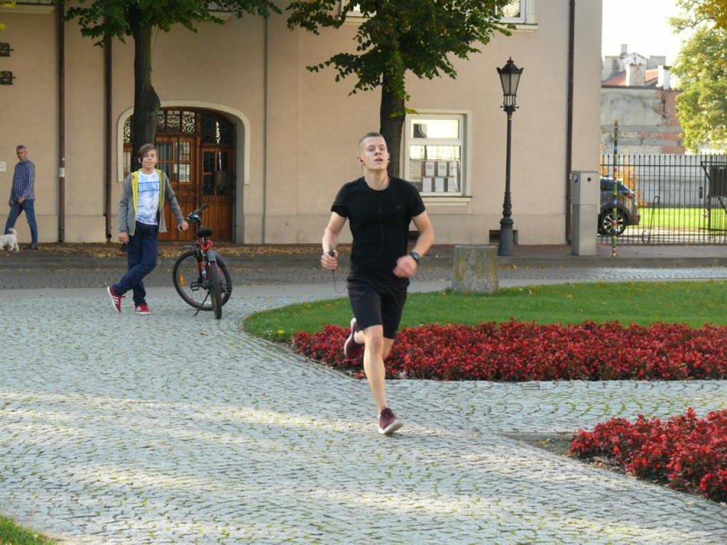 Duże zainteresowanie biegiem papieskim
