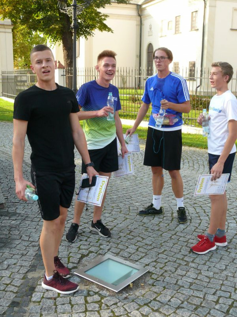 Duże zainteresowanie biegiem papieskim