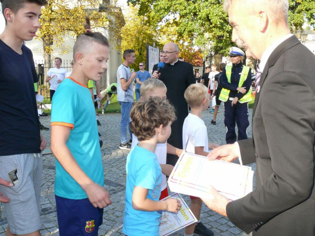 Duże zainteresowanie biegiem papieskim