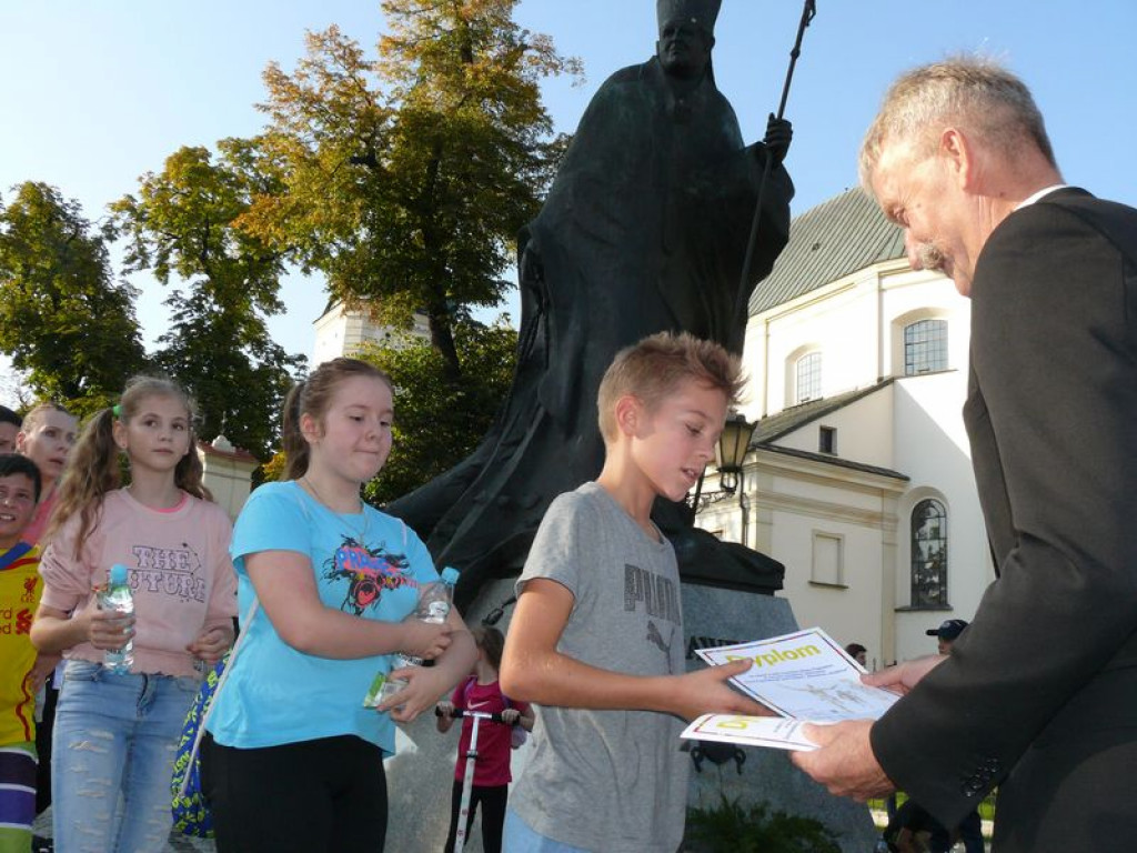 Duże zainteresowanie biegiem papieskim