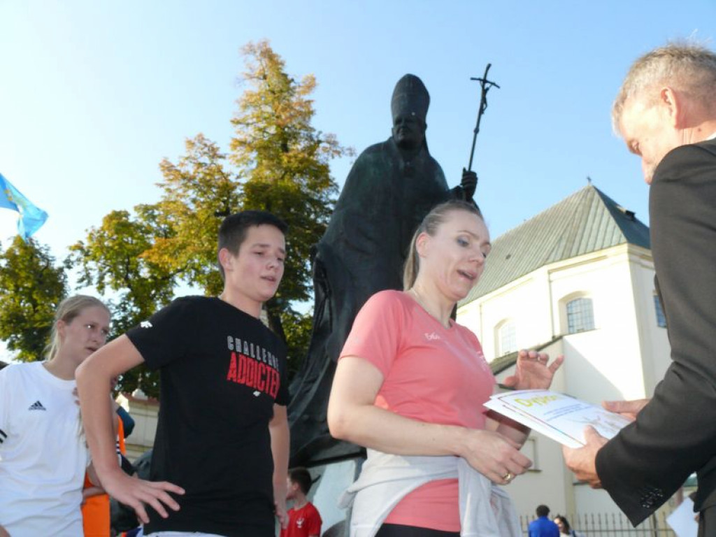 Duże zainteresowanie biegiem papieskim