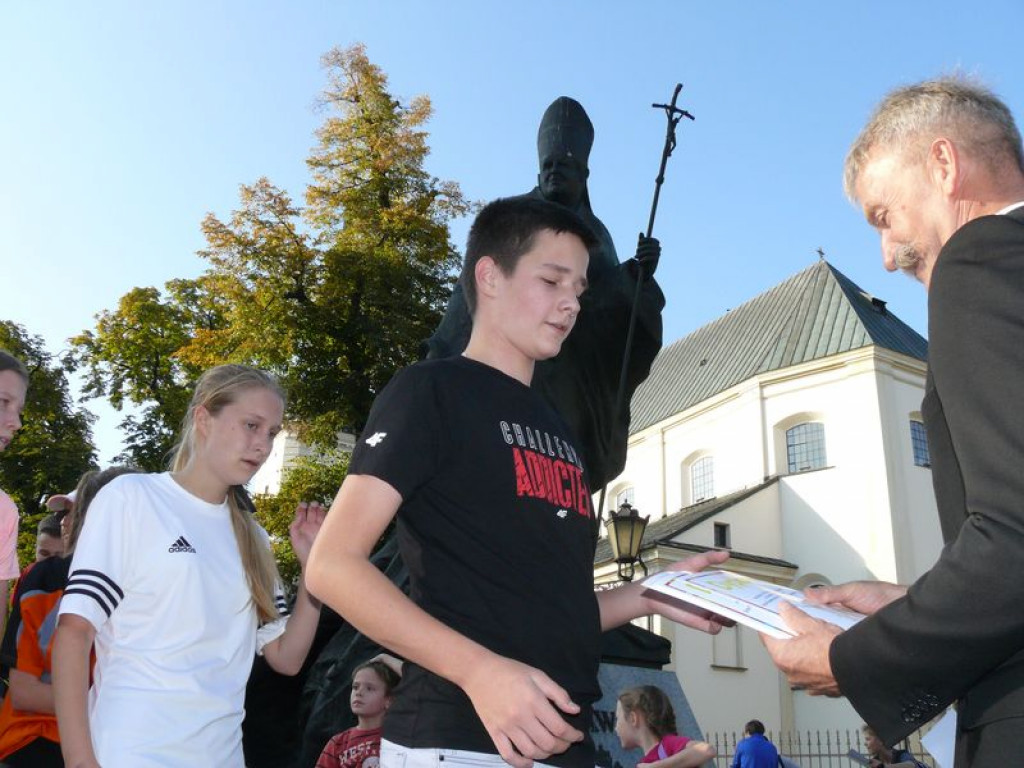 Duże zainteresowanie biegiem papieskim