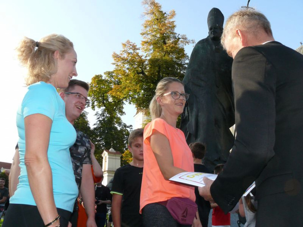 Duże zainteresowanie biegiem papieskim