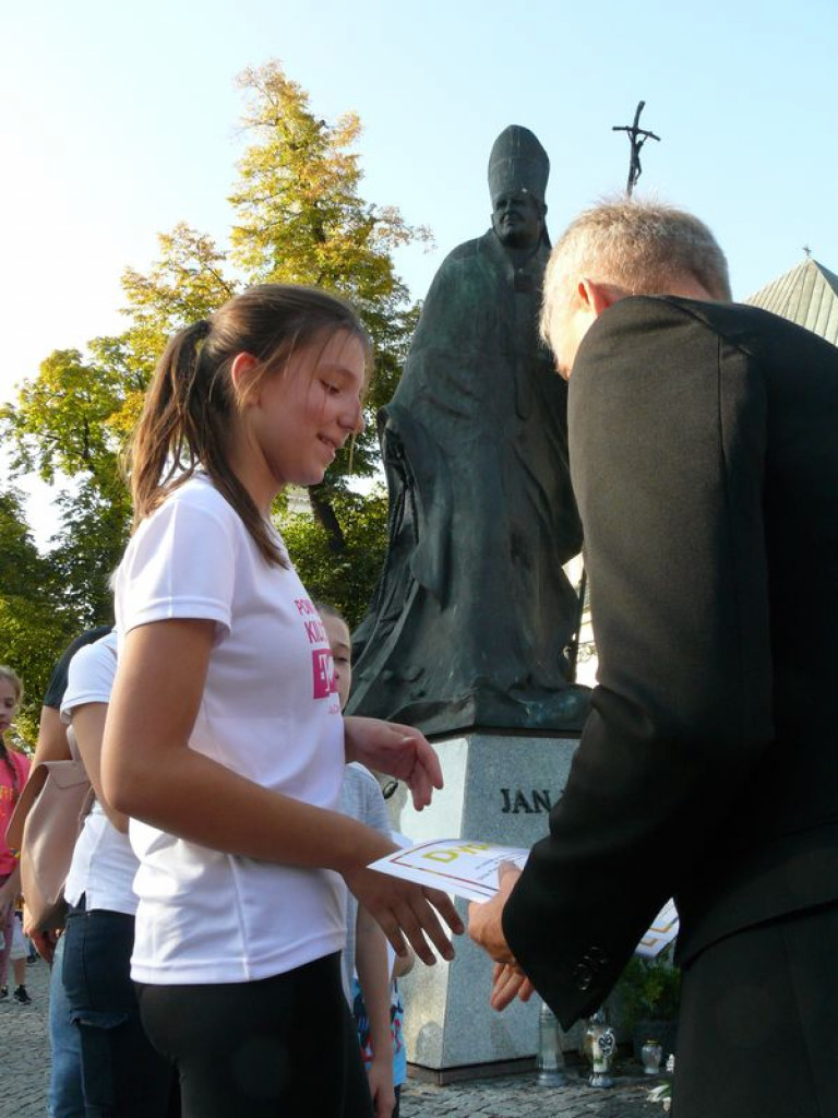 Duże zainteresowanie biegiem papieskim
