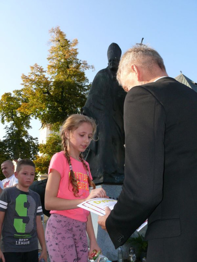 Duże zainteresowanie biegiem papieskim