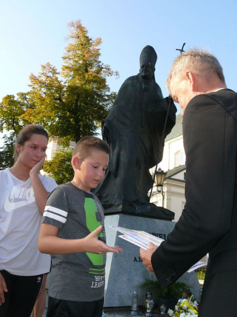 Duże zainteresowanie biegiem papieskim