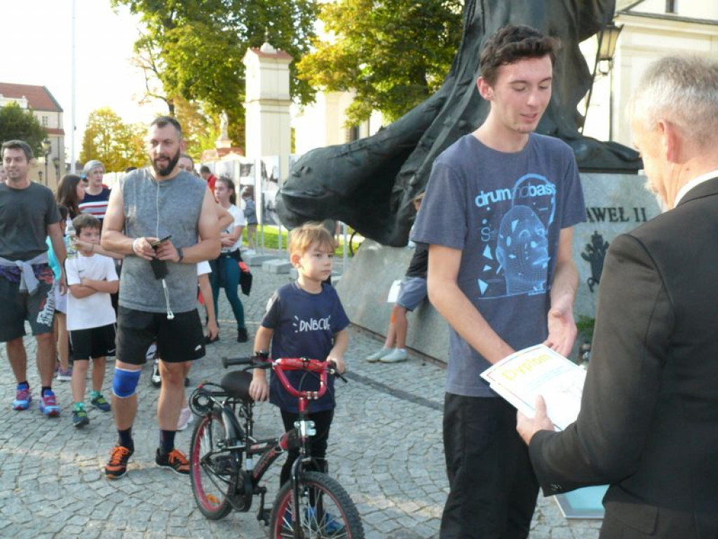 Duże zainteresowanie biegiem papieskim
