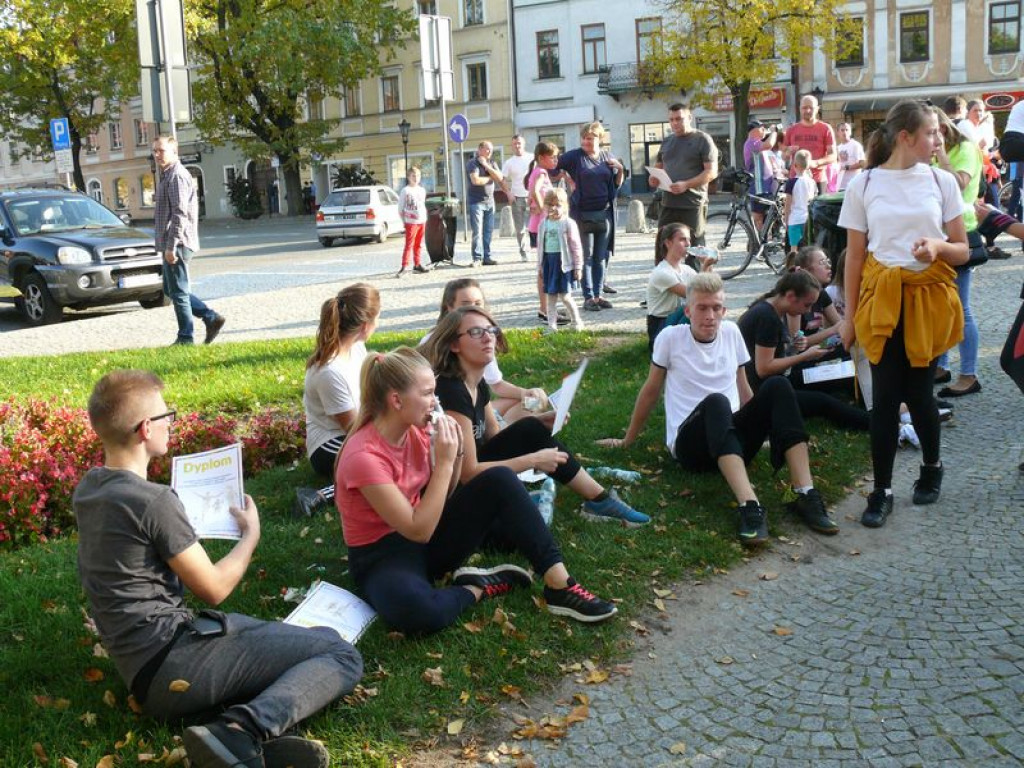 Duże zainteresowanie biegiem papieskim