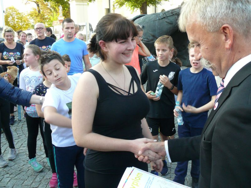 Duże zainteresowanie biegiem papieskim