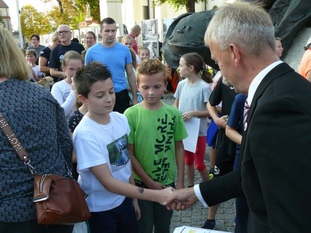 Duże zainteresowanie biegiem papieskim