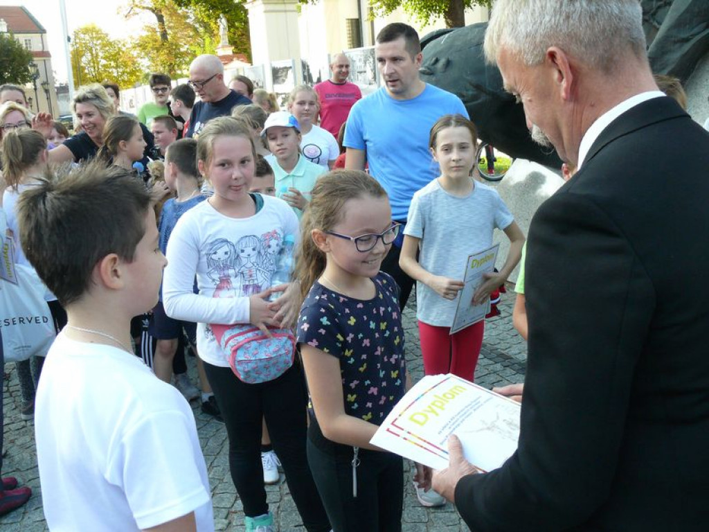 Duże zainteresowanie biegiem papieskim