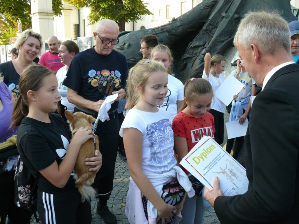 Duże zainteresowanie biegiem papieskim