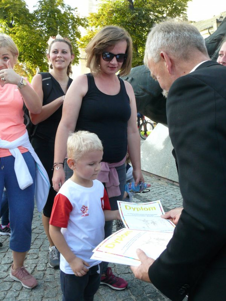 Duże zainteresowanie biegiem papieskim