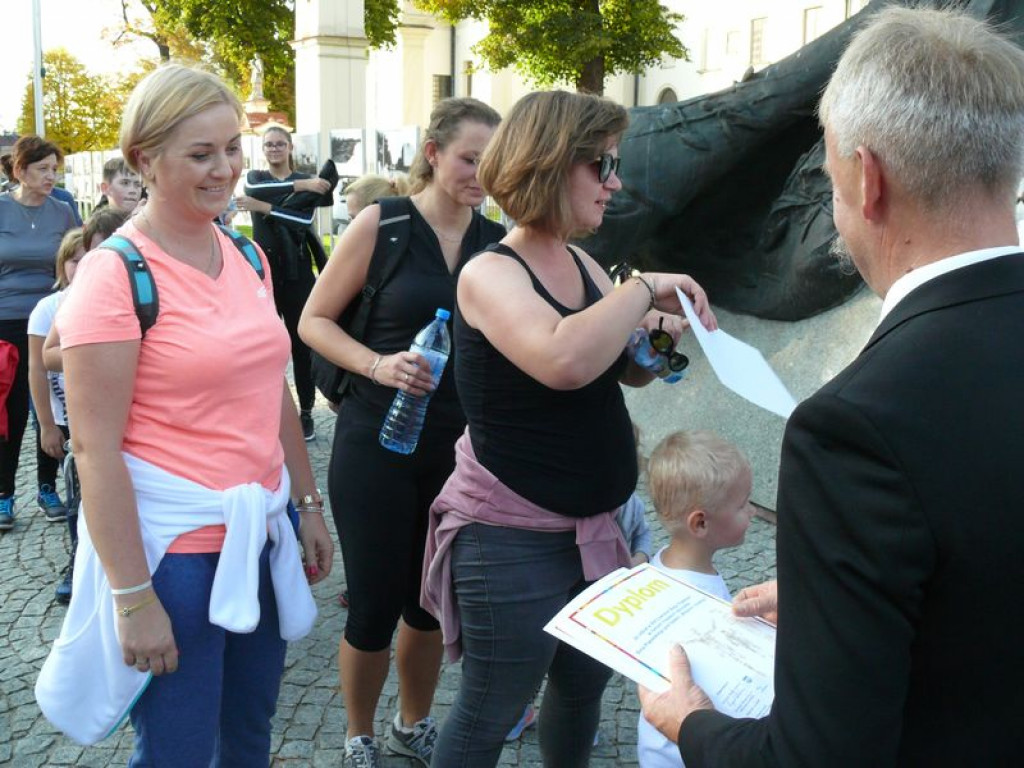 Duże zainteresowanie biegiem papieskim