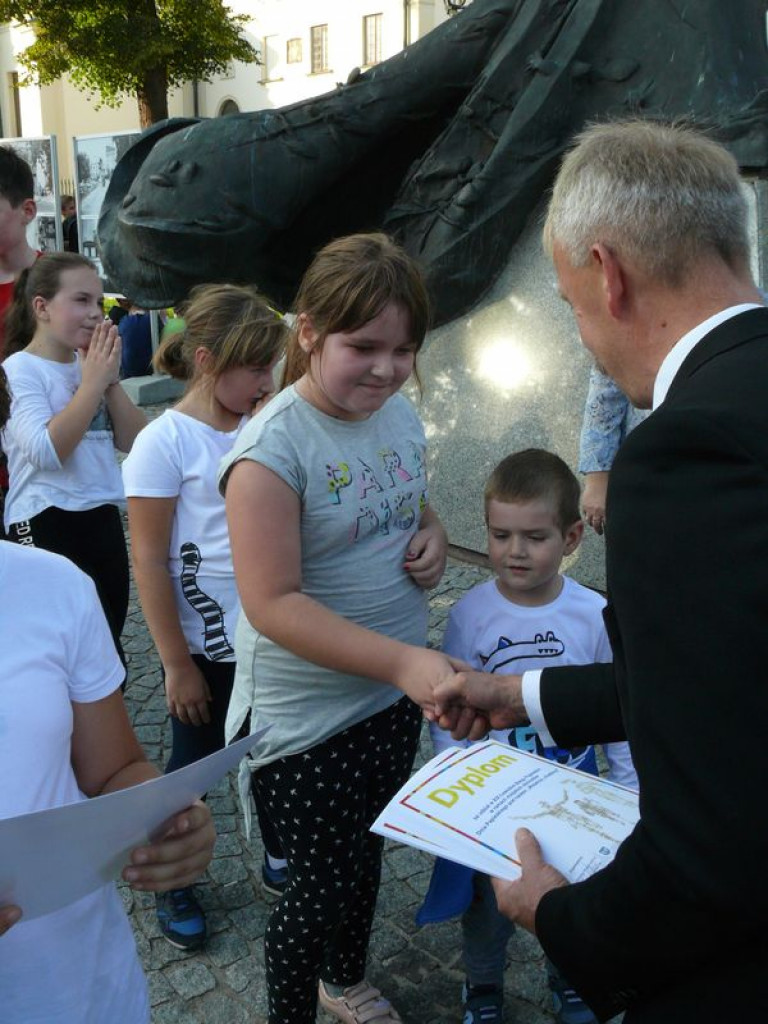 Duże zainteresowanie biegiem papieskim