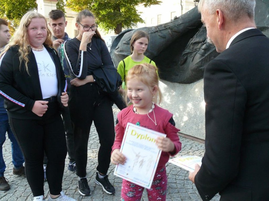 Duże zainteresowanie biegiem papieskim