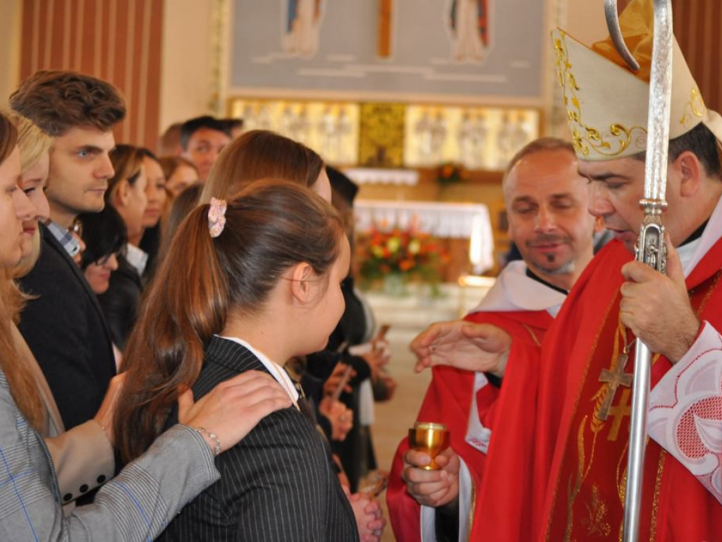 Biskup Wojciech Osial bierzmował 60 osób