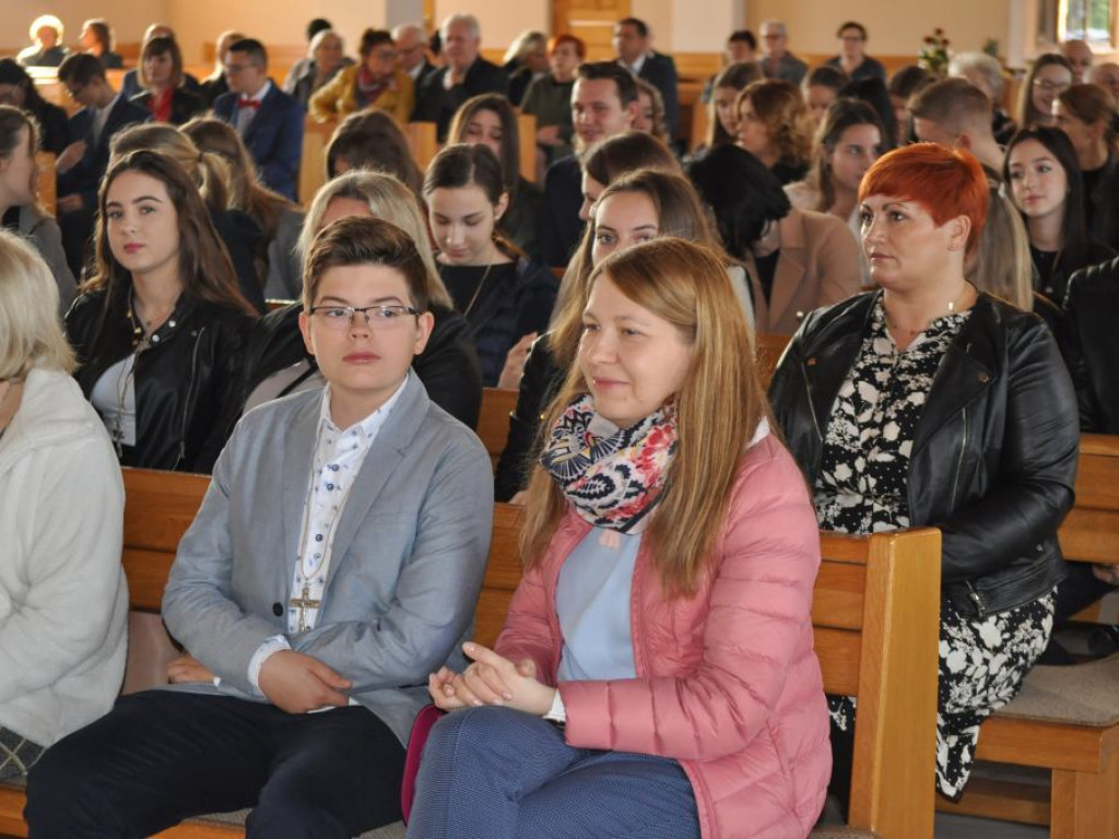 Biskup Wojciech Osial bierzmował 60 osób