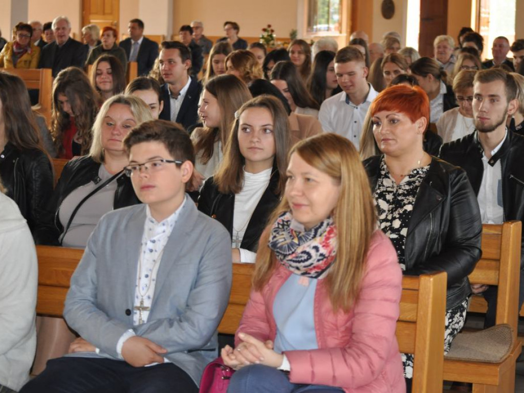 Biskup Wojciech Osial bierzmował 60 osób