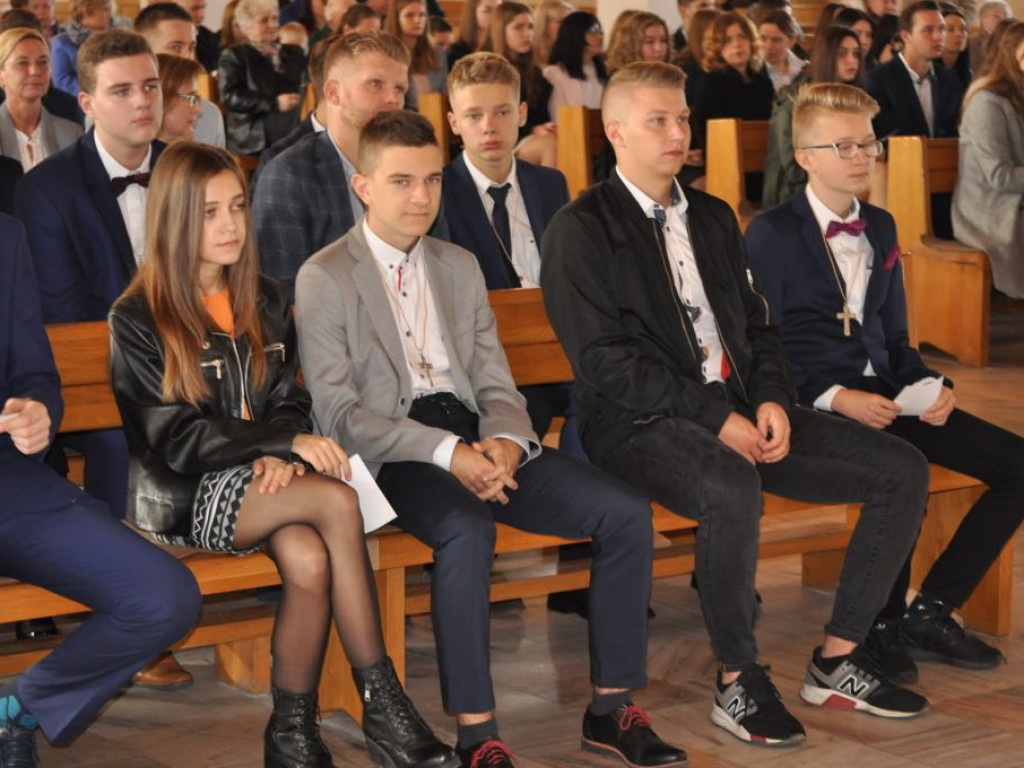 Biskup Wojciech Osial bierzmował 60 osób