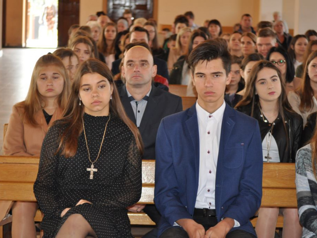 Biskup Wojciech Osial bierzmował 60 osób
