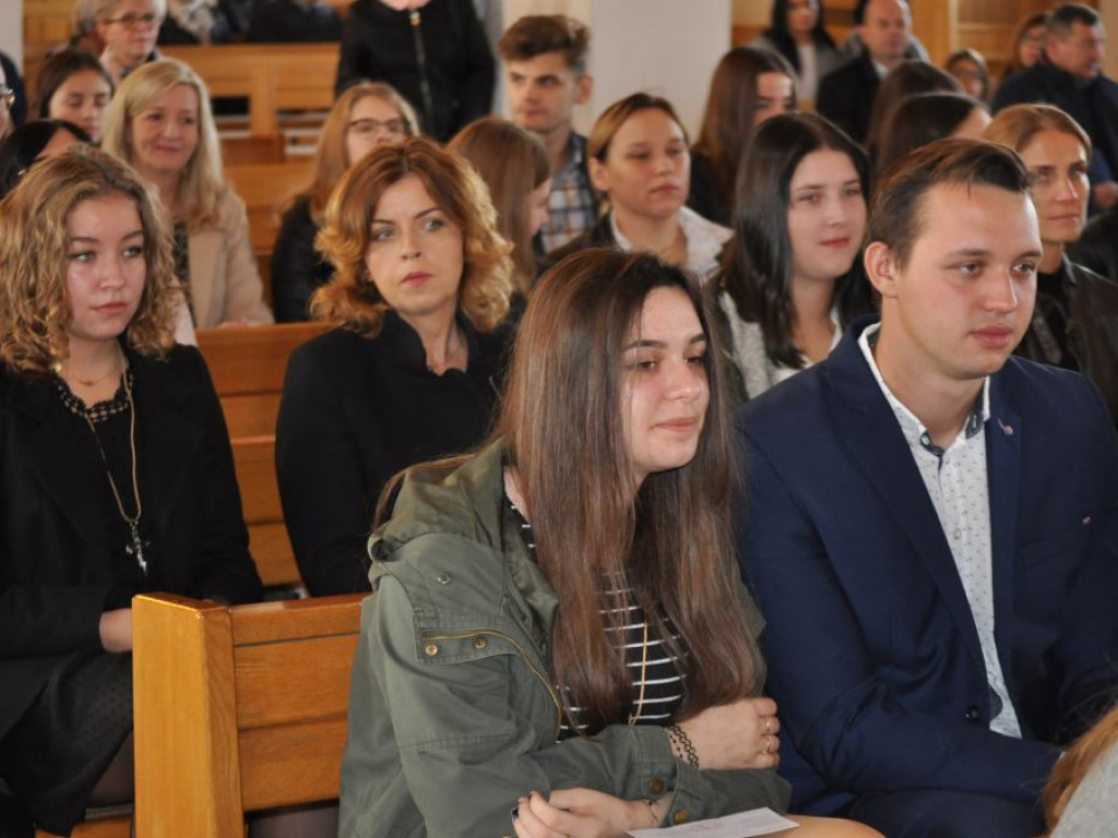Biskup Wojciech Osial bierzmował 60 osób