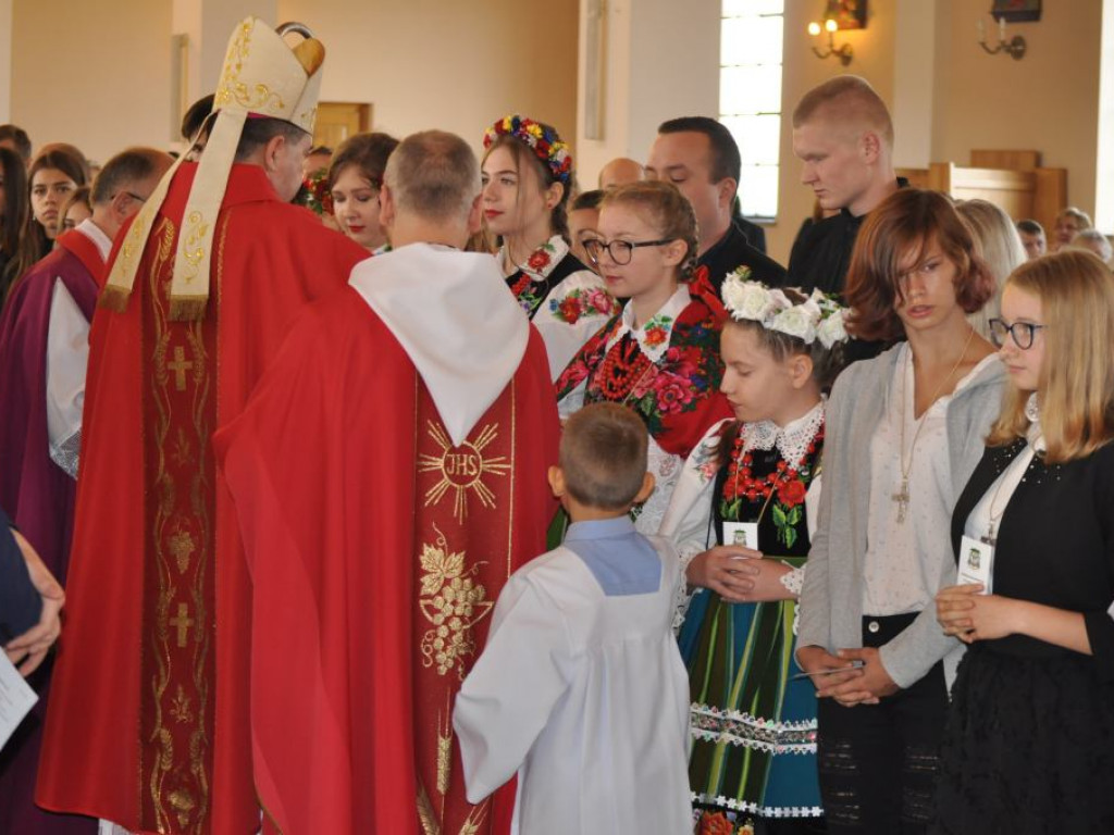 Biskup Wojciech Osial bierzmował 60 osób