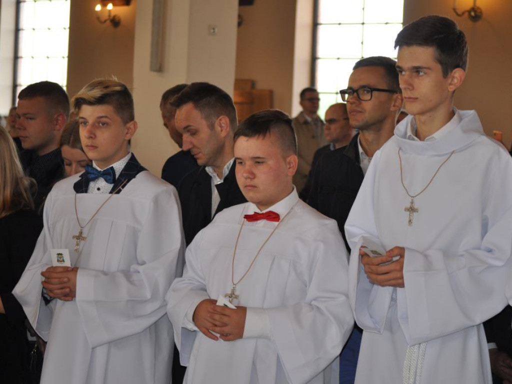 Biskup Wojciech Osial bierzmował 60 osób