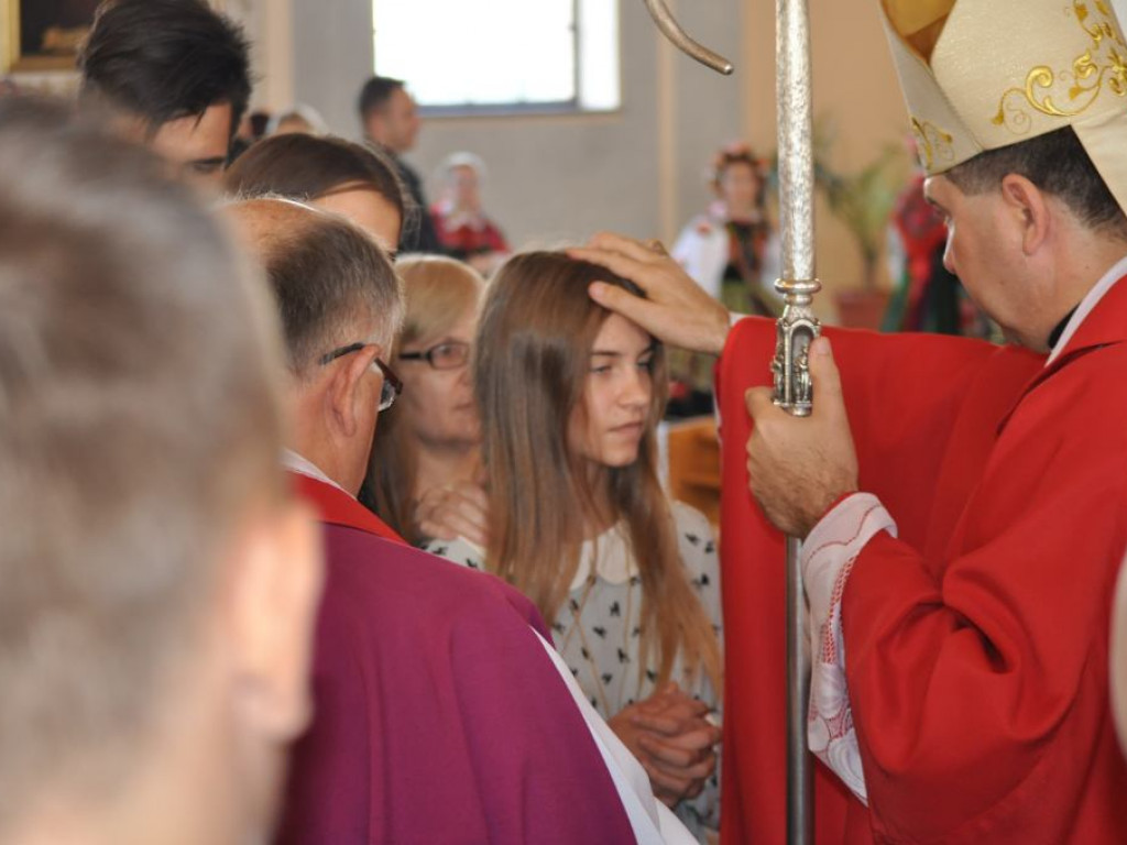 Biskup Wojciech Osial bierzmował 60 osób