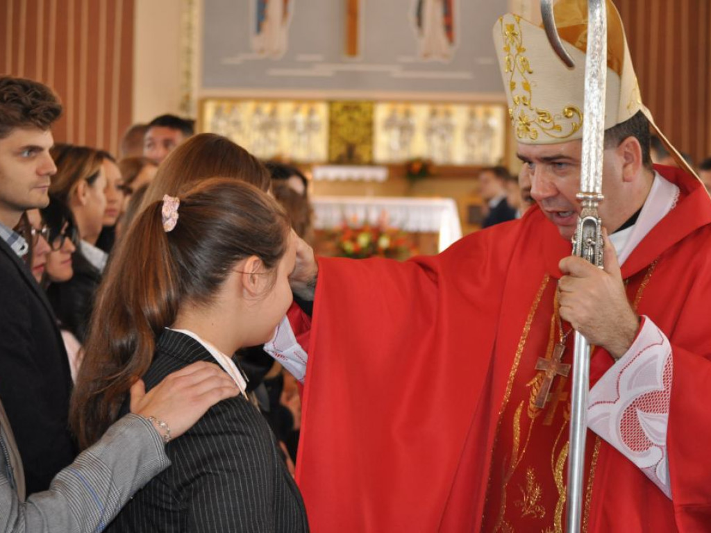 Biskup Wojciech Osial bierzmował 60 osób