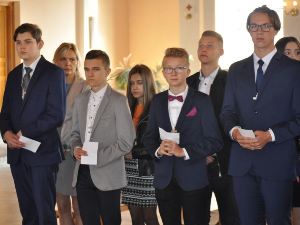 Biskup Wojciech Osial bierzmował 60 osób