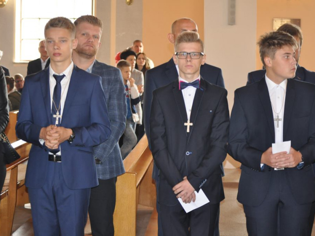 Biskup Wojciech Osial bierzmował 60 osób